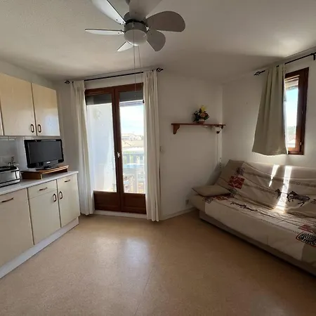 Apartment T2 Avec Loggia, Parking Prive Et Proche Plage, Port - Fr-1-81-615 *
